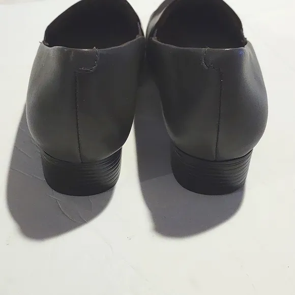 EUC Trotter Moment Gray Loafers Leather Uppers Narrow 6 1/2