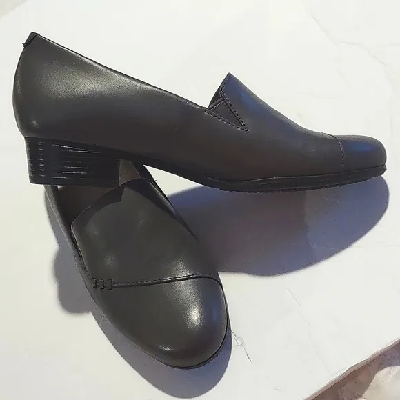 EUC Trotter Moment Gray Loafers Leather Uppers Narrow 6 1/2