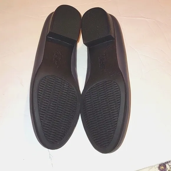 EUC Trotter Moment Gray Loafers Leather Uppers Narrow 6 1/2