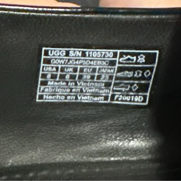 EUC - UGG Charlotte Patent Loafer - Size 8