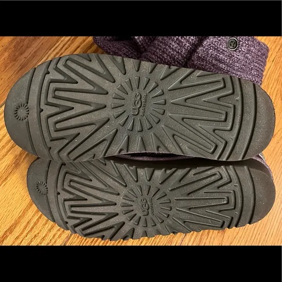 EUC UGG Two Button Knit Boots, Purple