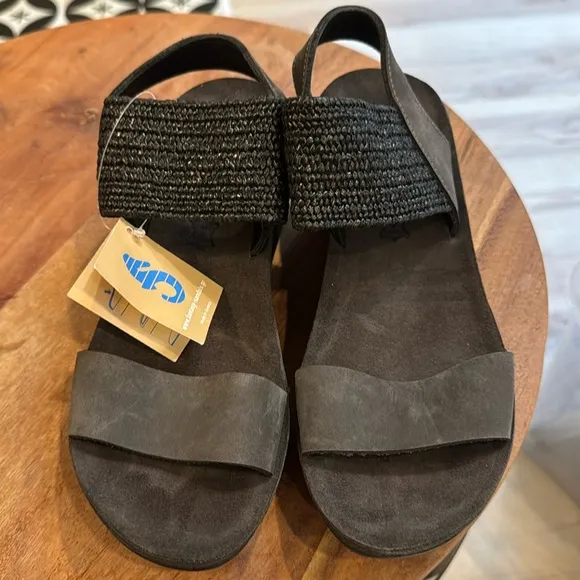 FANTASY SANDALS  Destiny Wedge Sandal - Grey
