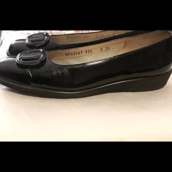 Ferragamo Black Flats/ women