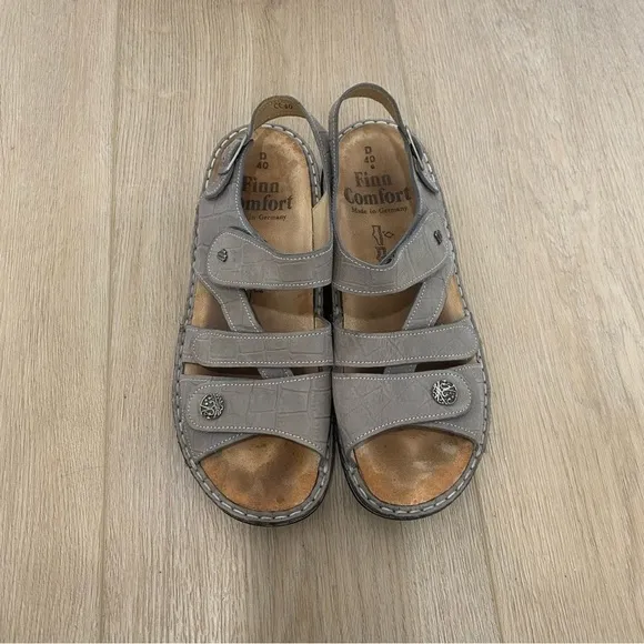 Finn Comfort Gomera Sandals in Stone gray old brass 40