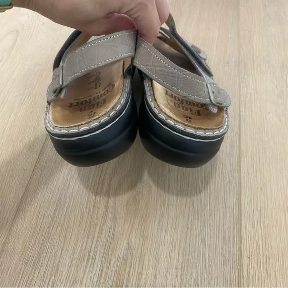Finn Comfort Gomera Sandals in Stone gray old brass 40
