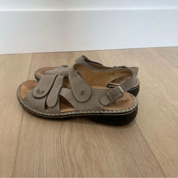 Finn Comfort Gomera Sandals in Stone gray old brass 40