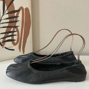 Frame Le Micah Leather Square Toe Ballet Flats in Noir Black Size 40