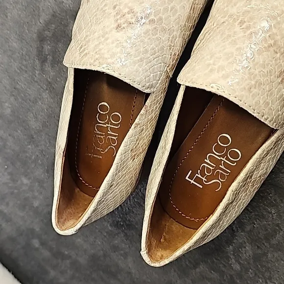 Franco Sarto Women’s Sandra cream and tan Flats Square Toe Mules Size 5.5