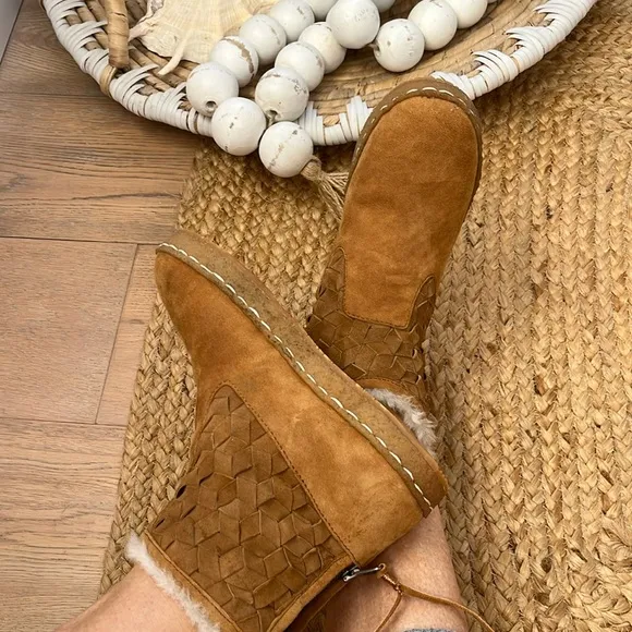 Free people NWT Laidback London Ankle Shearling Suede Mustard Cozy Boho Boots 🙏