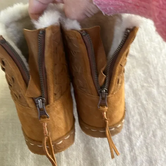 Free people NWT Laidback London Ankle Shearling Suede Mustard Cozy Boho Boots 🙏