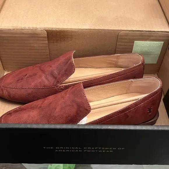 Frye Claire Venetian Leather Loafers slip ons NWT size 6.5