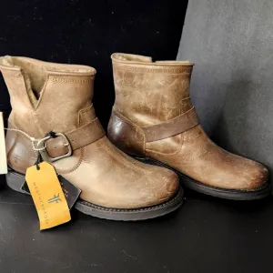 Frye NWT 5.5 Veronica weatherproof shearling lined distressed low biker boots