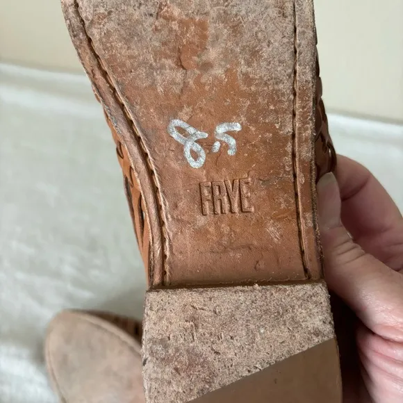 Frye Woman’s Heather Huarache Sandals Tan Sz 7 B