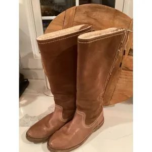 Frye Womens Celia Shearling Back Lace Boot Sz 9 Leather Fawn 16” Shaft