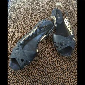 Fun Coach slingback flats!
