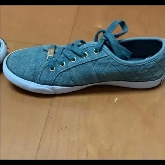G by Guess Blue casual sneakers size 7M