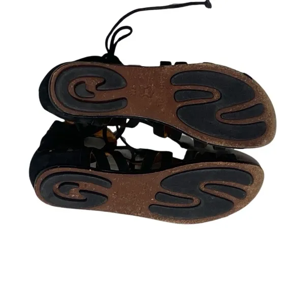 GENTLE SOULS Break My Heart Gladiator Sandals Black 7