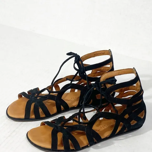 GENTLE SOULS Break My Heart Gladiator Sandals Black 7