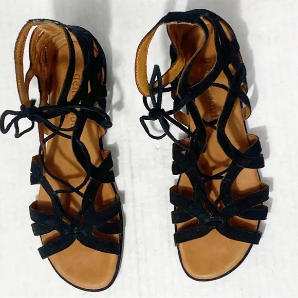 GENTLE SOULS Break My Heart Gladiator Sandals Black 7