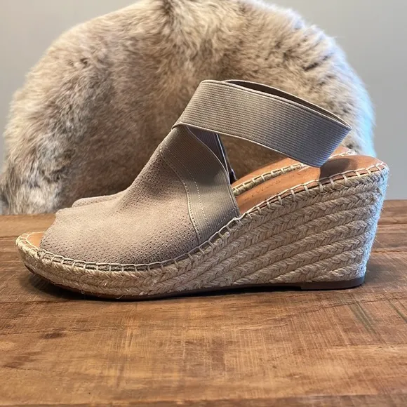 Gentle Souls by Kenneth Cole Colleen Espadrille Wedge Sandals