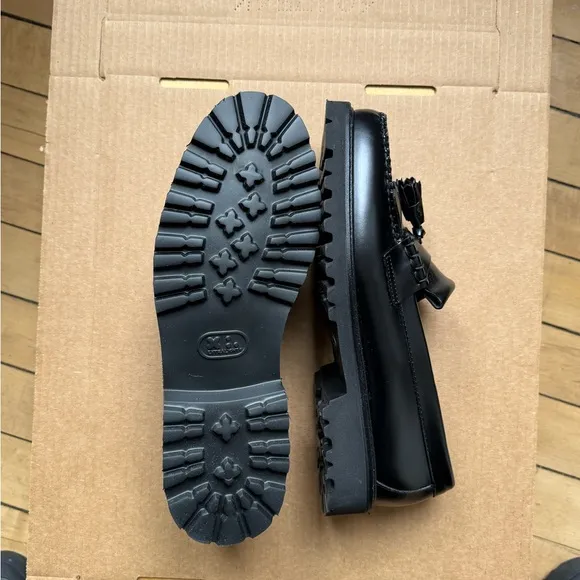 G.H. Bass Weejuns. Black Loafers