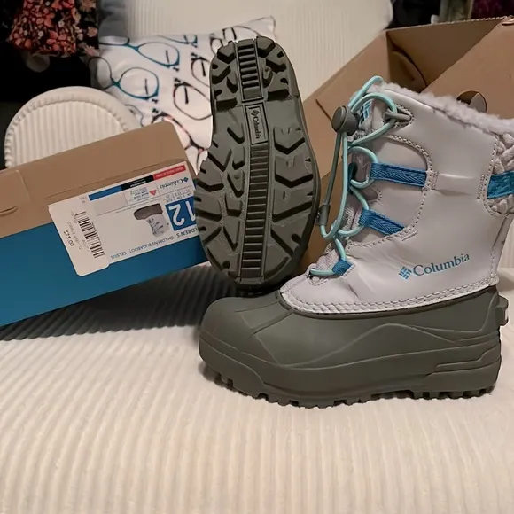 Girls size 12 Columbia snow boots never worn new in box.