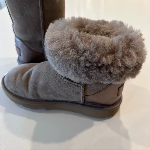 Girls UGG Classic Short‎ II Chestnut Boots Size 13
