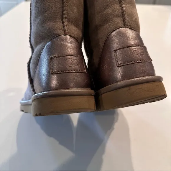 Girls UGG Classic Short‎ II Chestnut Boots Size 13