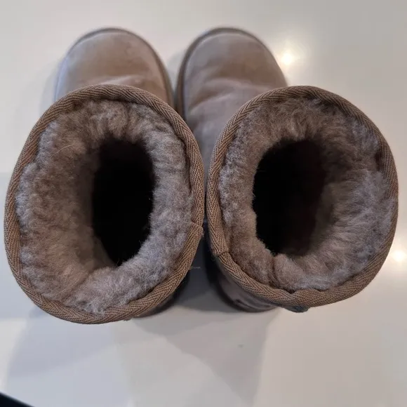 Girls UGG Classic Short‎ II Chestnut Boots Size 13