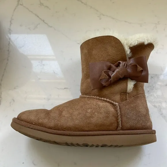 Girl's Ugg Daelynn Bow Genuine Shearling Boot