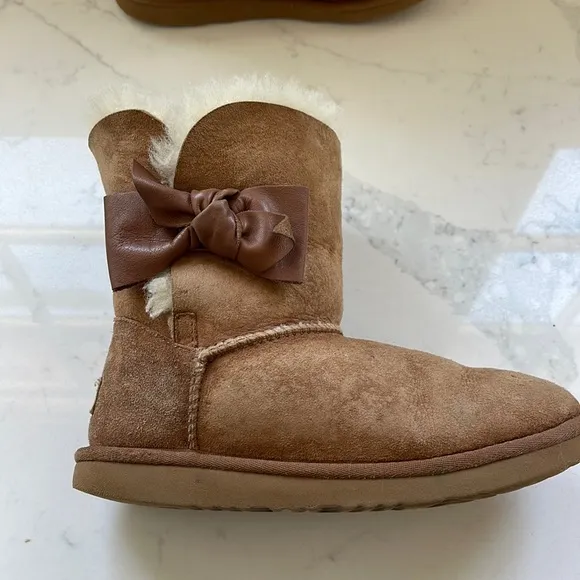 Girl's Ugg Daelynn Bow Genuine Shearling Boot