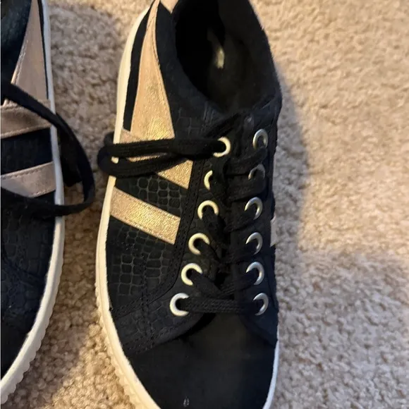 Gola Black and Tan Casual Sneakers