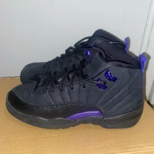 Grade school sz 4.5 jordan retro 12 Black and Concord no box