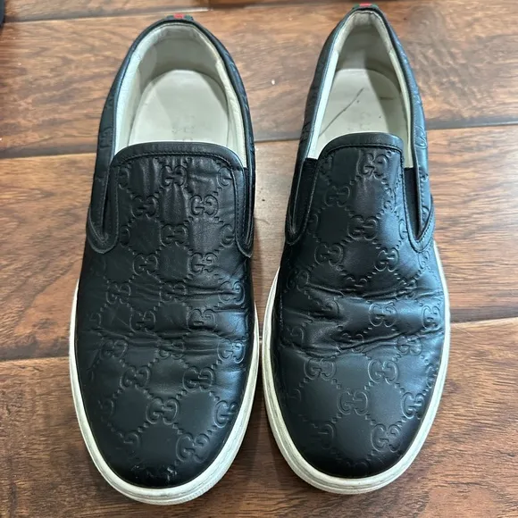 Gucci Black Leather Sneakers with Red and Green Stripe