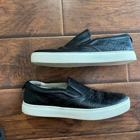 Gucci Black Leather Sneakers with Red and Green Stripe