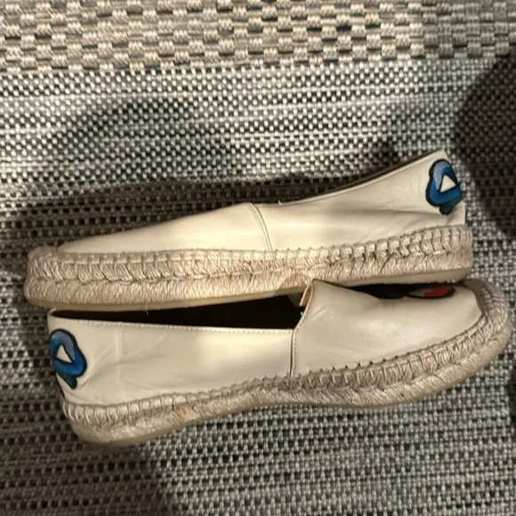 Gucci Pilar leather espadrille with embroidered flowers