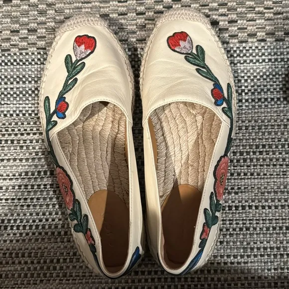 Gucci Pilar leather espadrille with embroidered flowers