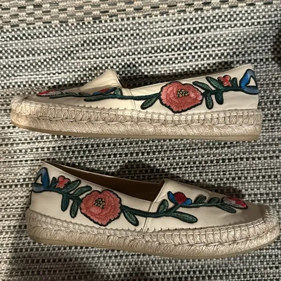 Gucci Pilar leather espadrille with embroidered flowers