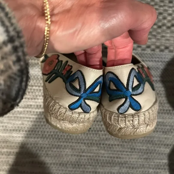 Gucci Pilar leather espadrille with embroidered flowers