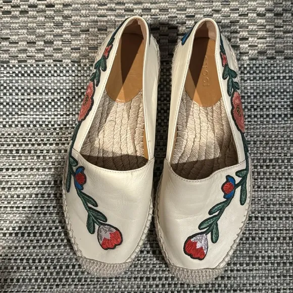 Gucci Pilar leather espadrille with embroidered flowers