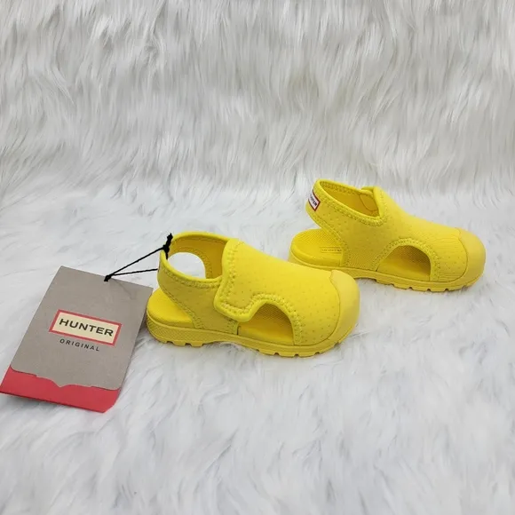 Hunter toddler mesh water sandals.
