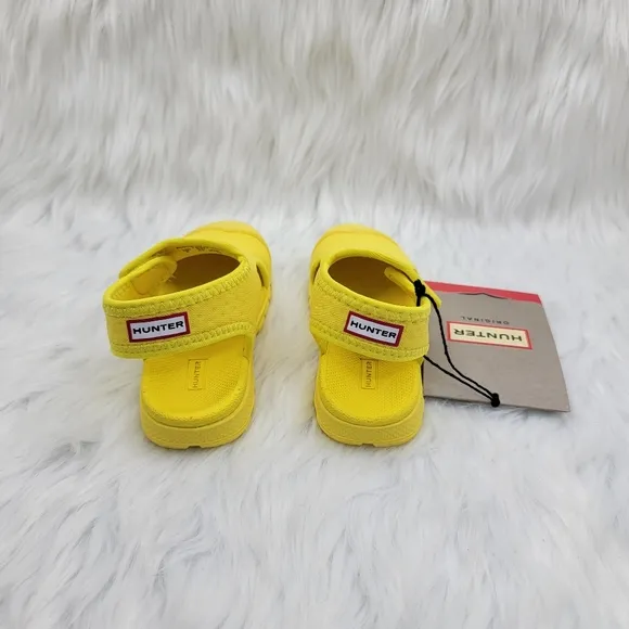 Hunter toddler mesh water sandals.