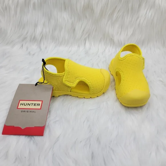 Hunter toddler mesh water sandals.