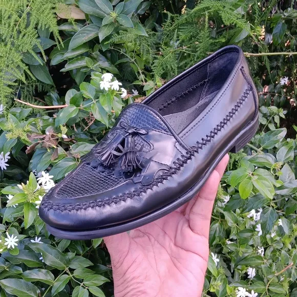 HUSH PUPPIES (COASTA RICA) MEN'S DRESS BLACK  GENUINE LEATHER TASSELED LOAFER