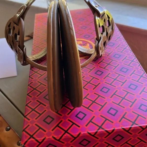 Iconic Tory Burch Miller Sandals TAN Patent Leather
