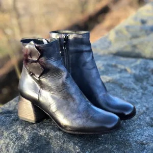 Ink ankle Ankle boots in Black hand dyed leather