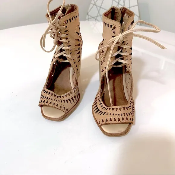 Jeffrey Campbell Laser Cut Rodillo Hi Wedge Lace Up Tan Gladiator Sandal Size 5