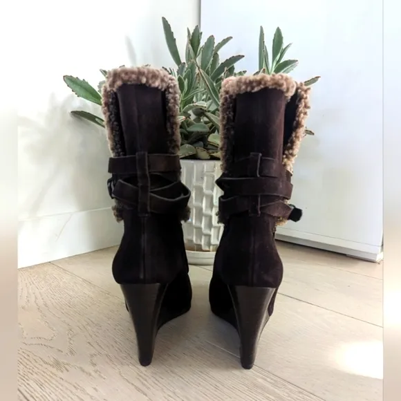 JOAN &amp; DAVID DAFLORITA Brown Suede Wedge Ankle Boots, Shearling Trim; Size 8.5 M