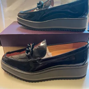 Johnston &amp; Murphy Gracelyn Chain Loafer in Black Patent with shimmer sides