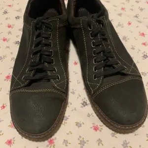 Johnston &amp; Murphy sheepskin Men's Black Sneakers size 8